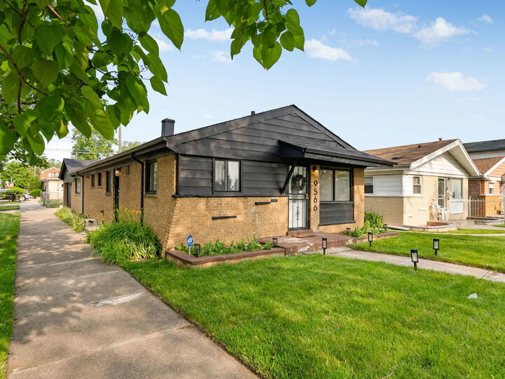 Property Photo:  9566 S Green Street  IL 60643 