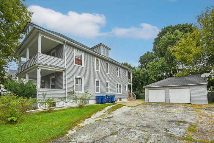 Property Photo:  610 Bluff Street  IL 60085 