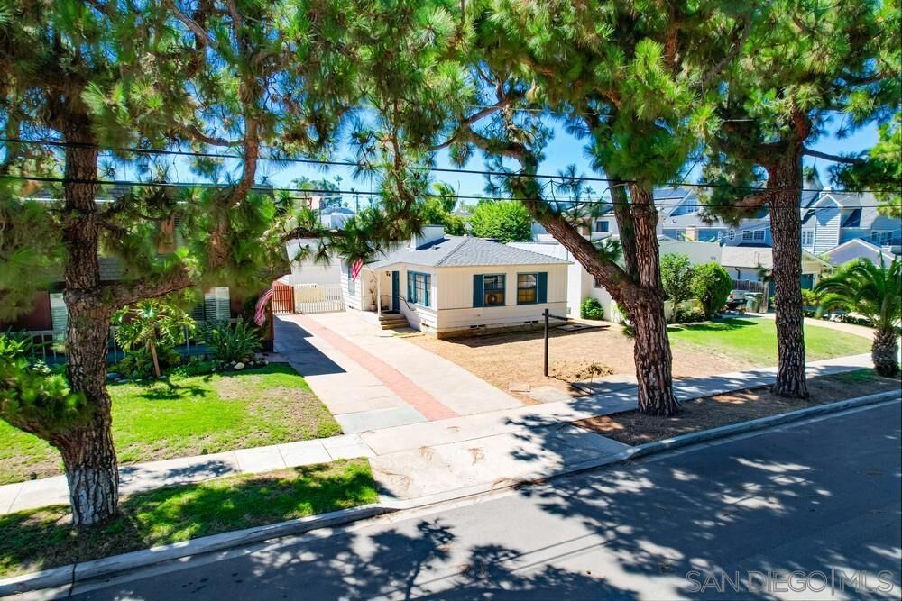 Property Photo:  622 Margarita  CA 92118 