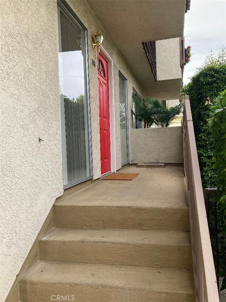 Property Photo:  4660 Coldwater Canyon #10 Avenue 10  CA 91604 