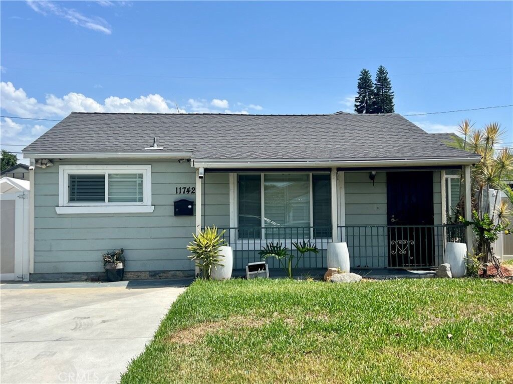 Property Photo:  11742 Benfield Avenue  CA 90650 
