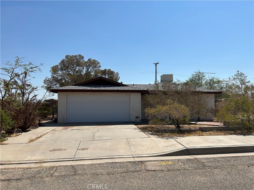 Property Photo: 1204 S Mahan Street CA 93555