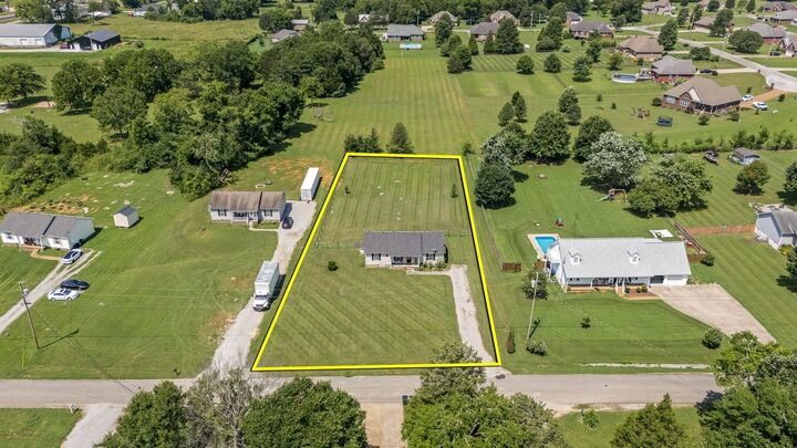 3937 Honeysuckle Way  Chapel Hill TN 37034 photo