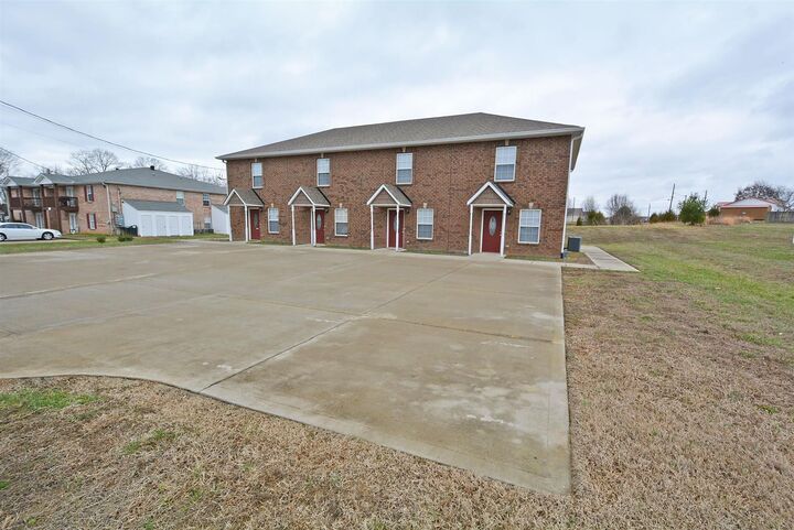 Property Photo:  317 Lansinger Ln Apt B  TN 37042 