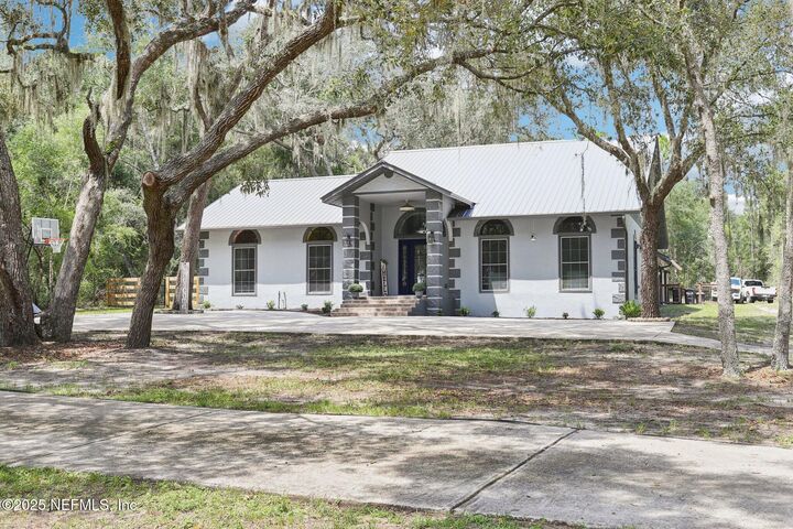 Property Photo:  1886 State Road 20 Road S  FL 32640 