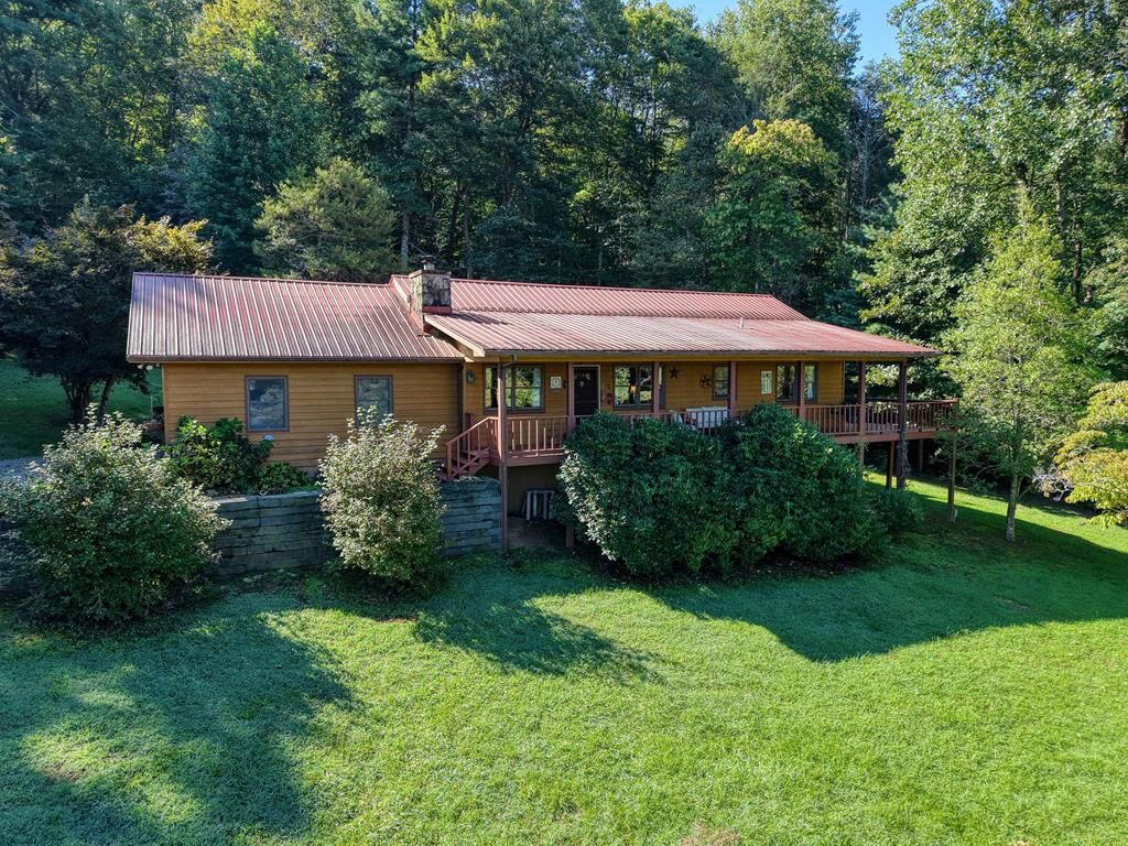 Property Photo: 652 Pleasant Valley Lane GA 30512