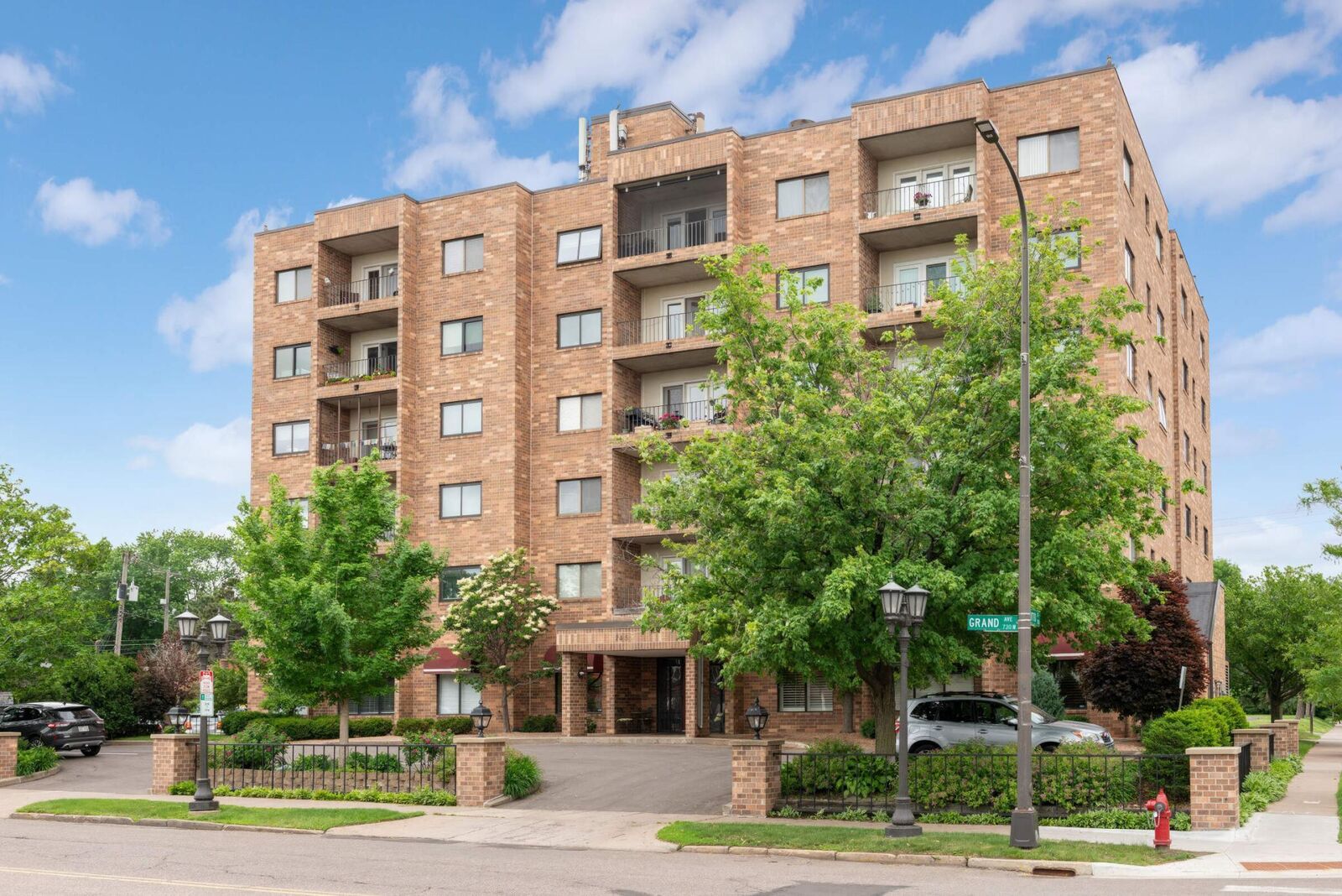 Property Photo: 745 Grand Avenue 404 MN 55105