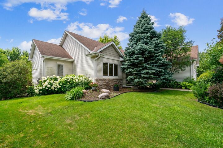 Property Photo:  977 Bavaria Hills Terrace  MN 55318 