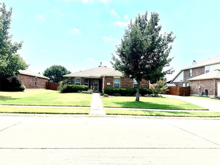 Property Photo: 2304 Belmont Park Drive TX 76210