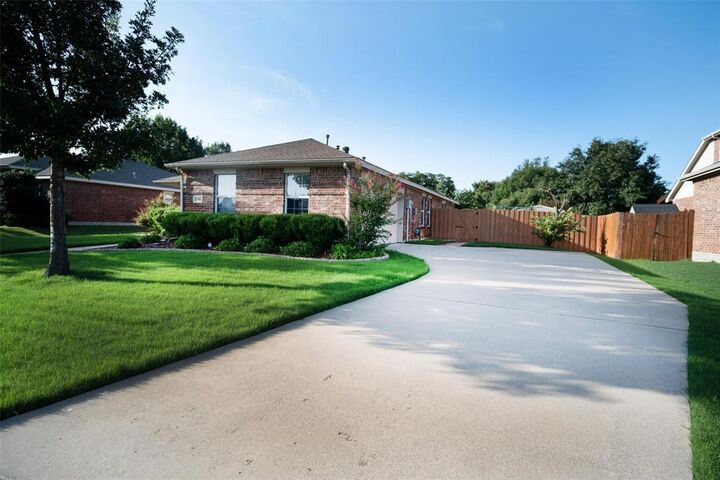 Property Photo: 2304 Belmont Park Drive TX 76210
