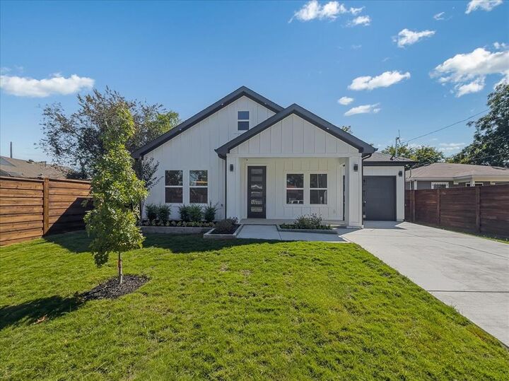 Property Photo: 1638 Garden Drive TX 75215