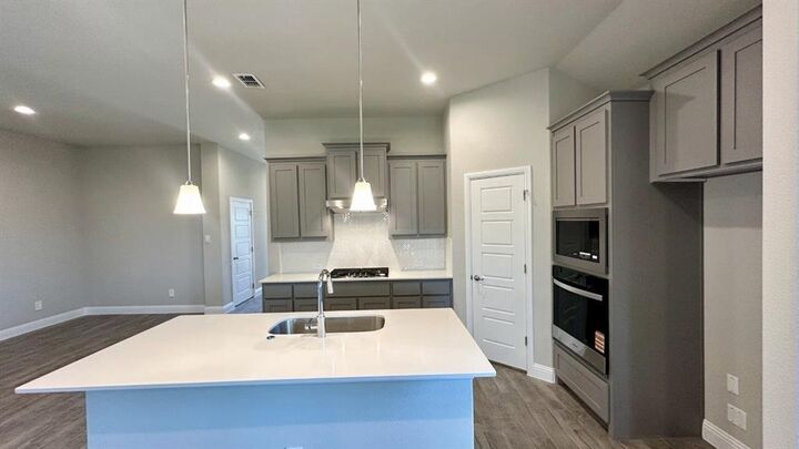 Property Photo:  2513 Goldfinch Drive  TX 76205