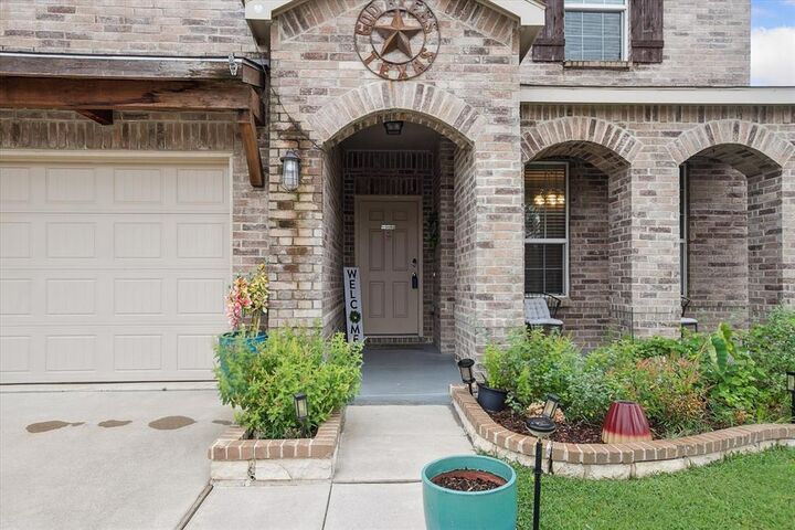 Property Photo: 2304 Bermont Red Lane TX 76131