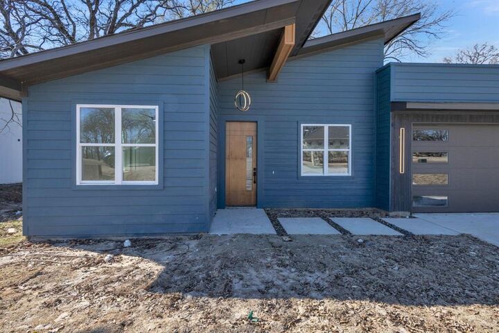 Property Photo: 320 Splitrail Drive TX 75143