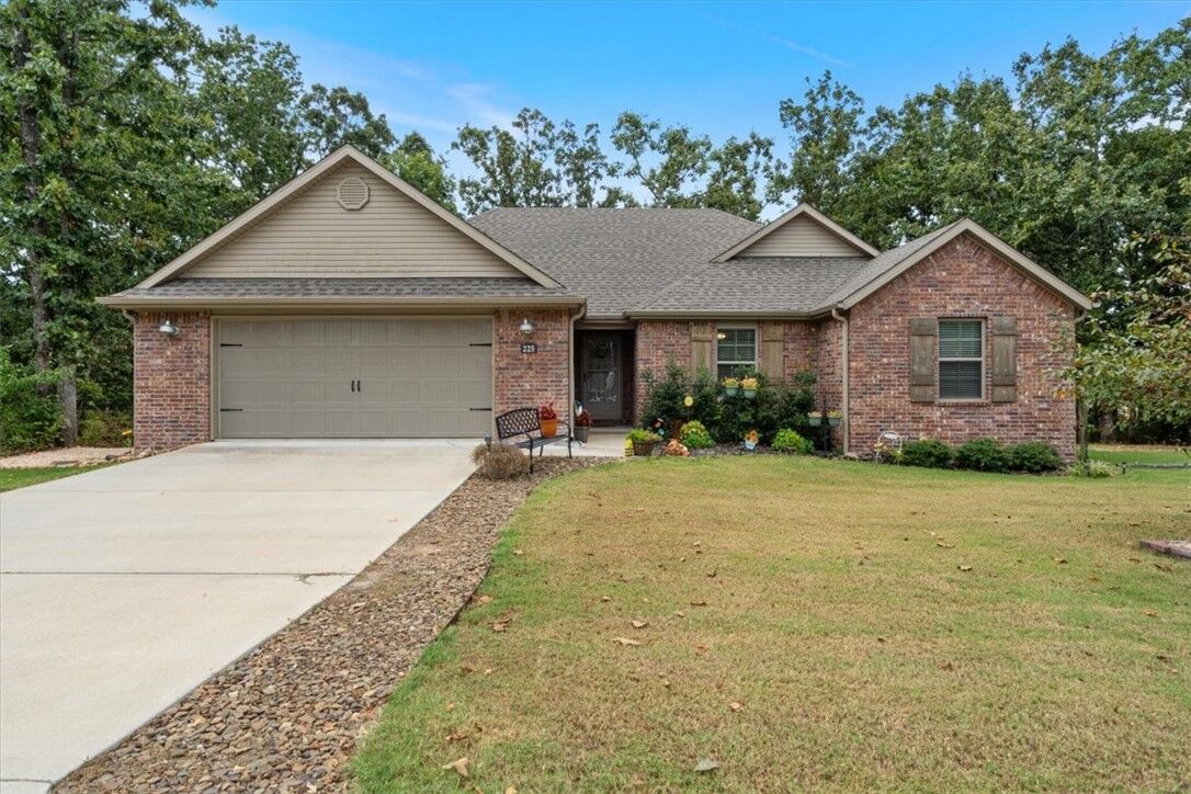 Property Photo: 225 Stoneykirk Drive AR 72715