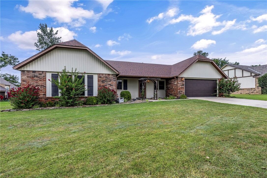 Property Photo: 1312 S Countrywood Place AR 72758