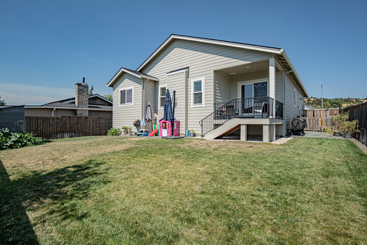 Property Photo: 2008 Hondeleau Lane OR 97504