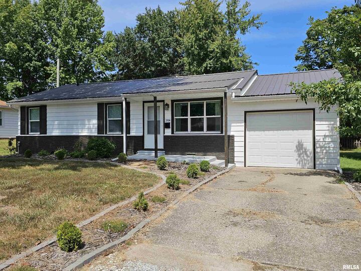 Property Photo: 3104 Cherry Street IL 62864