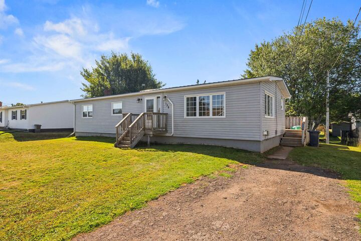 Property Photo:  138 Walker Avenue  PE C1N 4W8 
