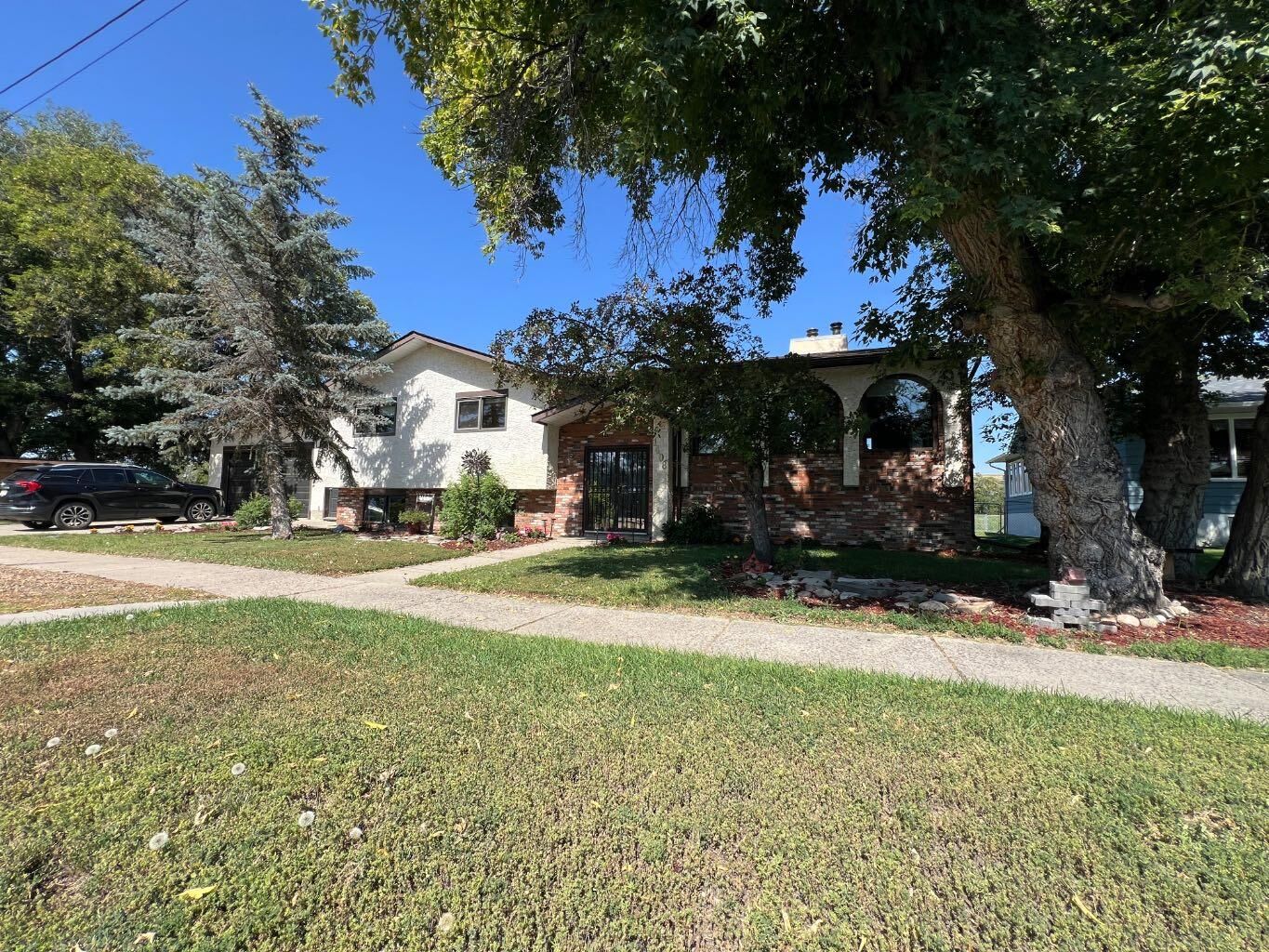 Property Photo: 1408 Newcastle Trail AB T0J 0Y2