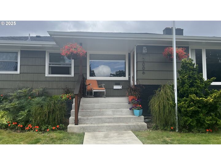 Property Photo:  7006 NE Prescott St  OR 97218 