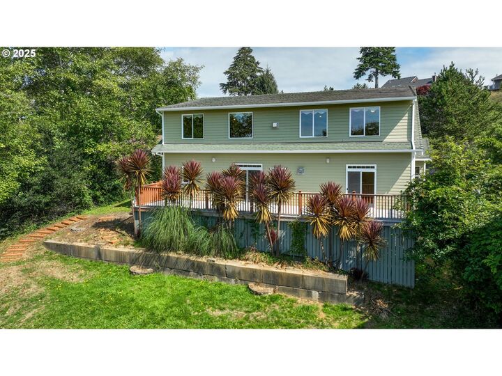 Property Photo:  1805 Broadway St  OR 97138 