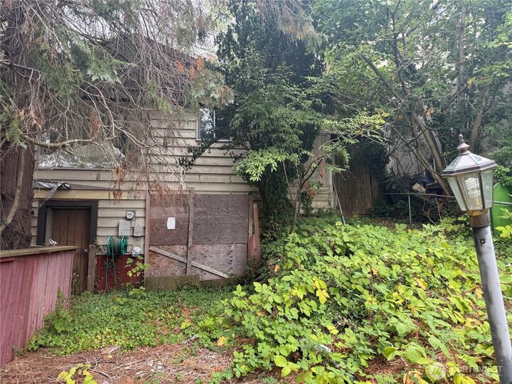 Property Photo: 2604 NE 82nd Street WA 98115