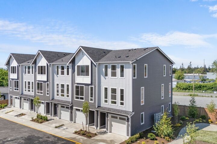 Property Photo: 15726 40th Avenue W E4 WA 98087