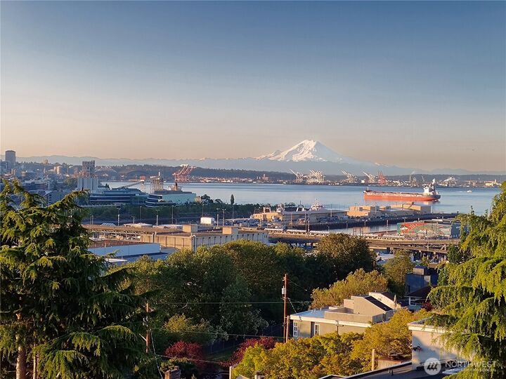 2200  Thorndyke Avenue W 404  Seattle WA 98199 photo