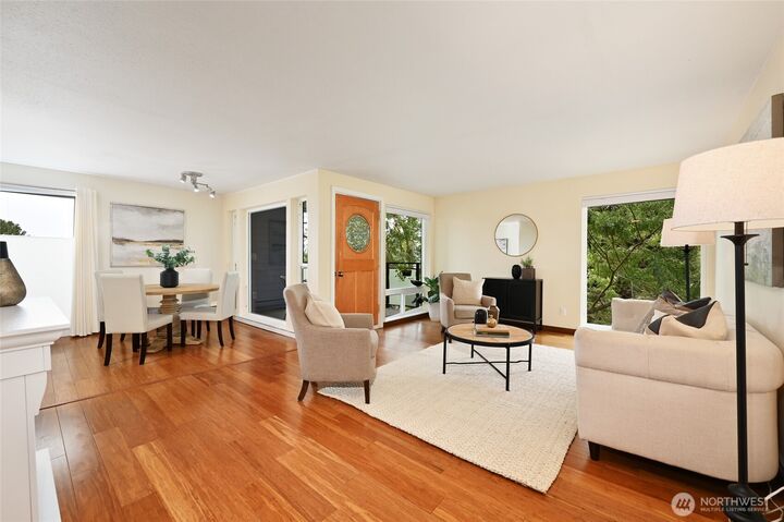 2510 W Bertona Street 213  Seattle WA 98199 photo