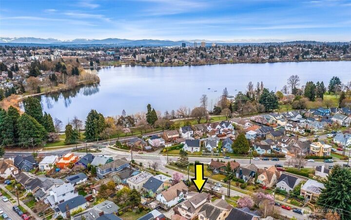 1316 N 77th Street  Seattle WA 98103 photo