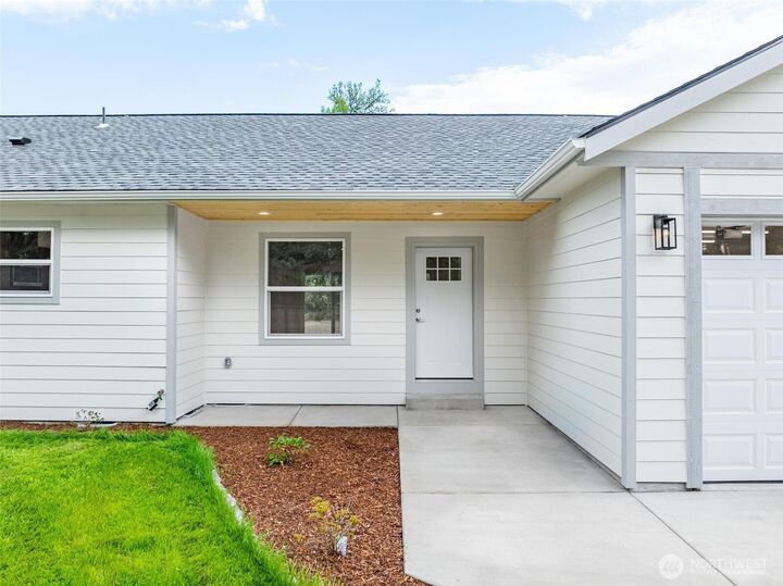 Property Photo: 903 Byham Road WA 98596