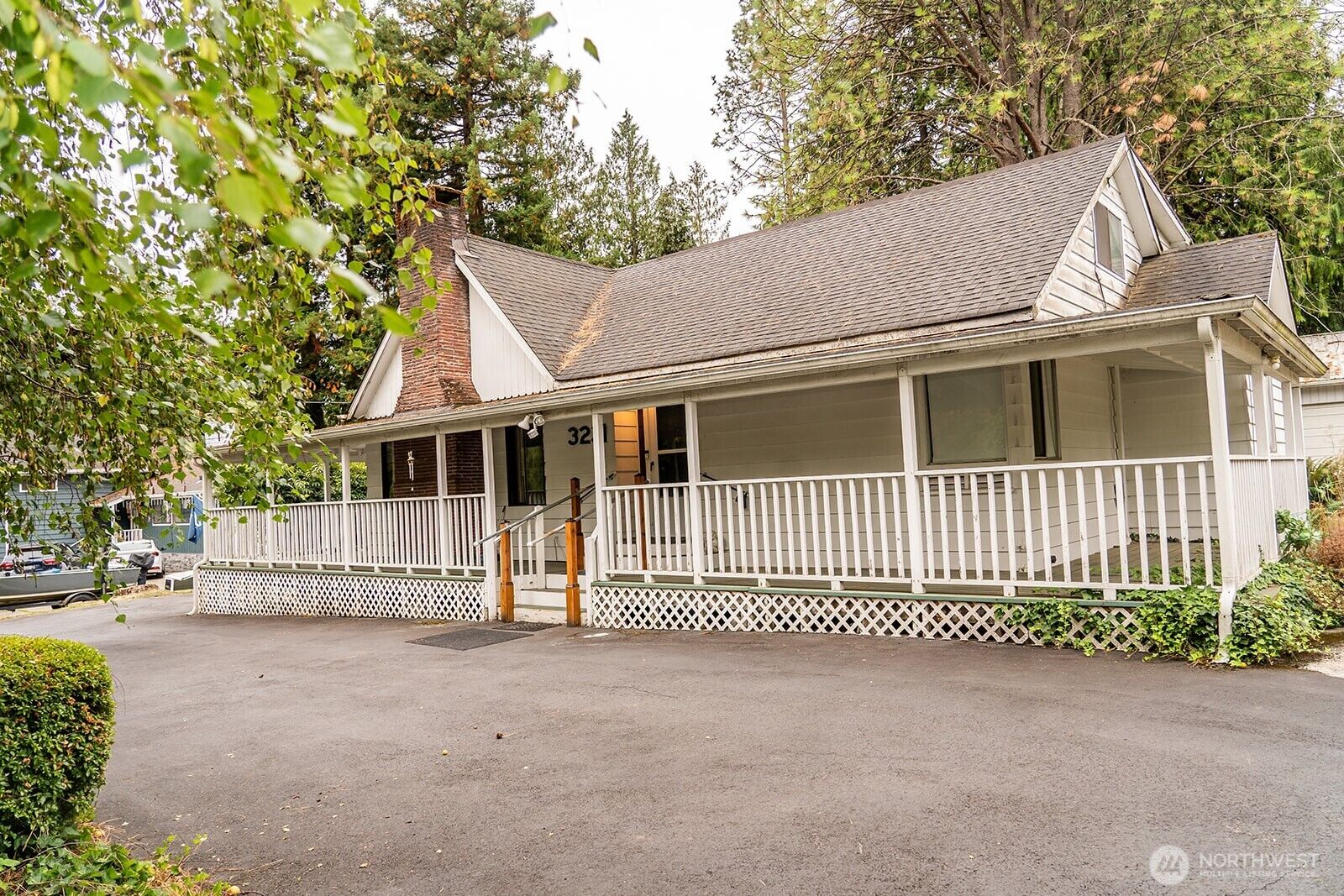 Property Photo: 3231 Virginia Way WA 98632