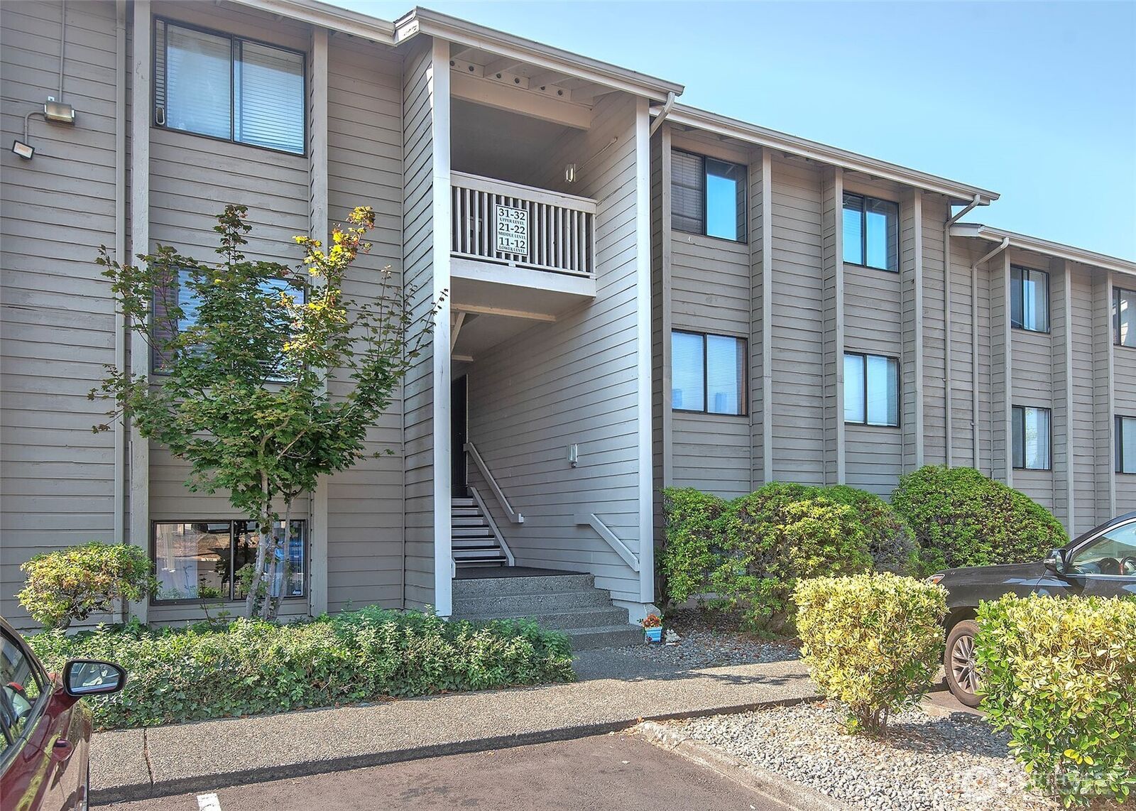 Property Photo: 1321 S Puget Drive E11 WA 98055