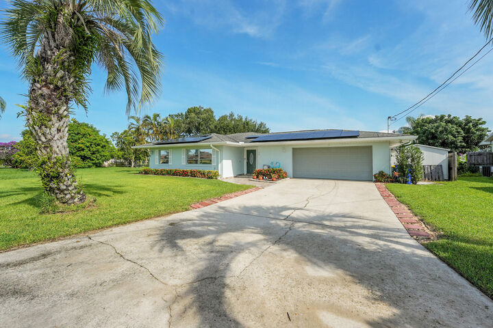 Property Photo: 117 Temptation Court FL 33852