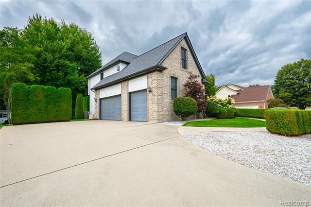 Property Photo:  5429 Shorewood Drive  MI 48059 