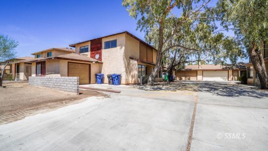 Property Photo: 940 W Perdew Ave CA 93555