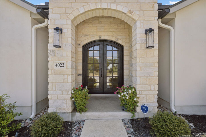 Property Photo: 4022 El Chamizal TX 78261