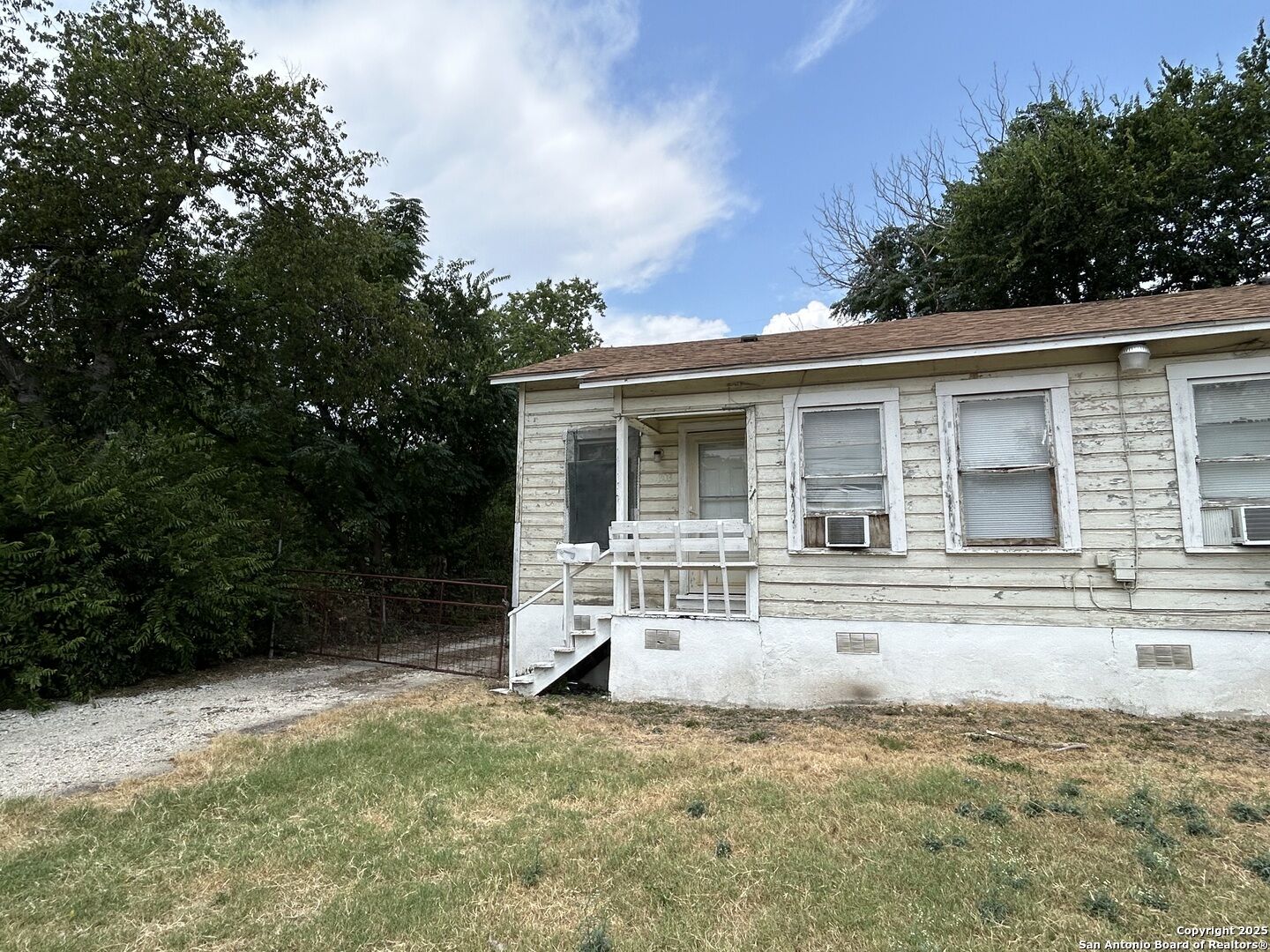 Property Photo:  803 Poinsettia  TX 78202 