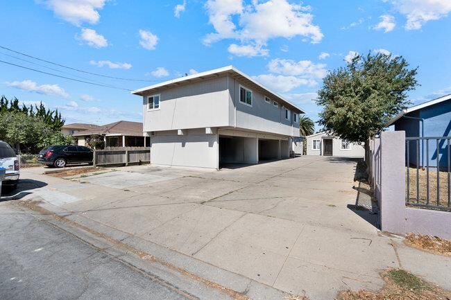 Property Photo: 723-725 Kilbreth CA 93905