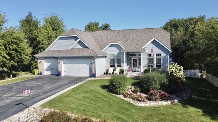 933 East Meadow Circle  Edgerton WI 53534 photo