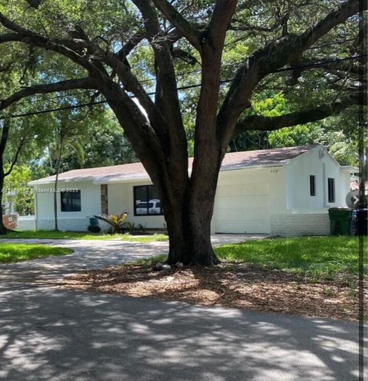 Property Photo: 13236 NE 4th Ave FL 33161