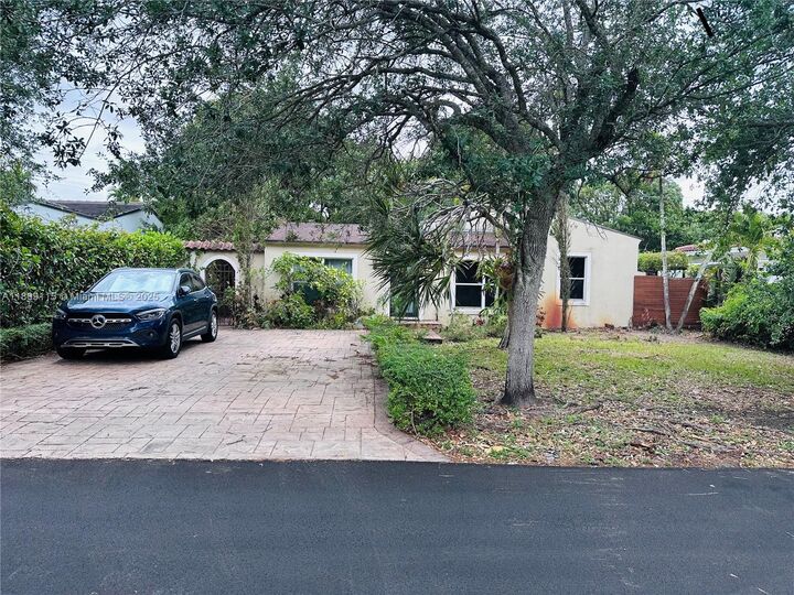 Property Photo: 4371 SW 14th St FL 33134