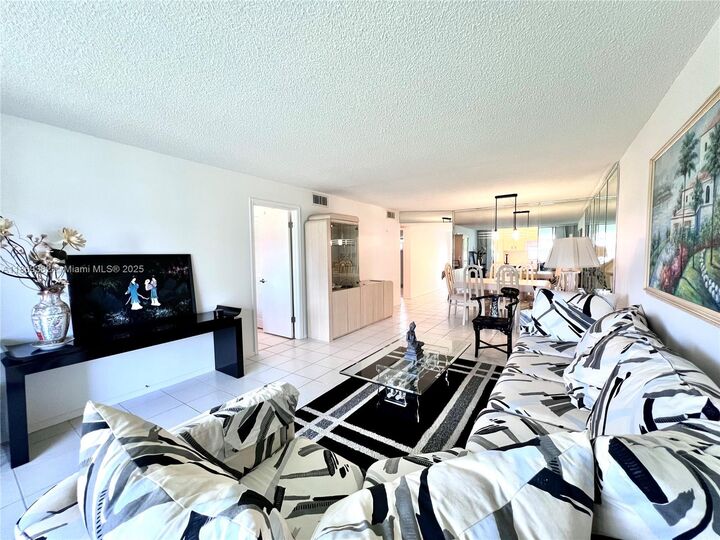 Property Photo: 671 S Hollybrook Dr 209 FL 33025
