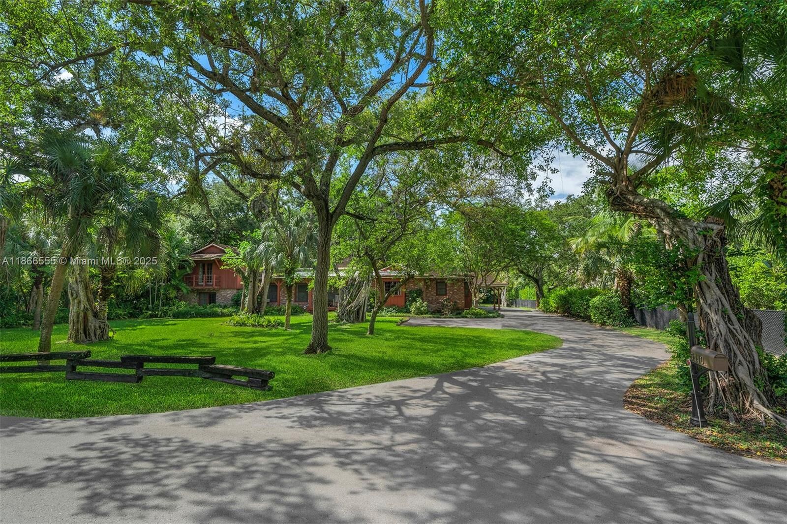 Property Photo: 5440 Hammock Dr FL 33156