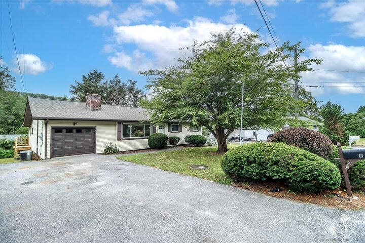 Property Photo: 8 Lakewood Terrace CT 06776