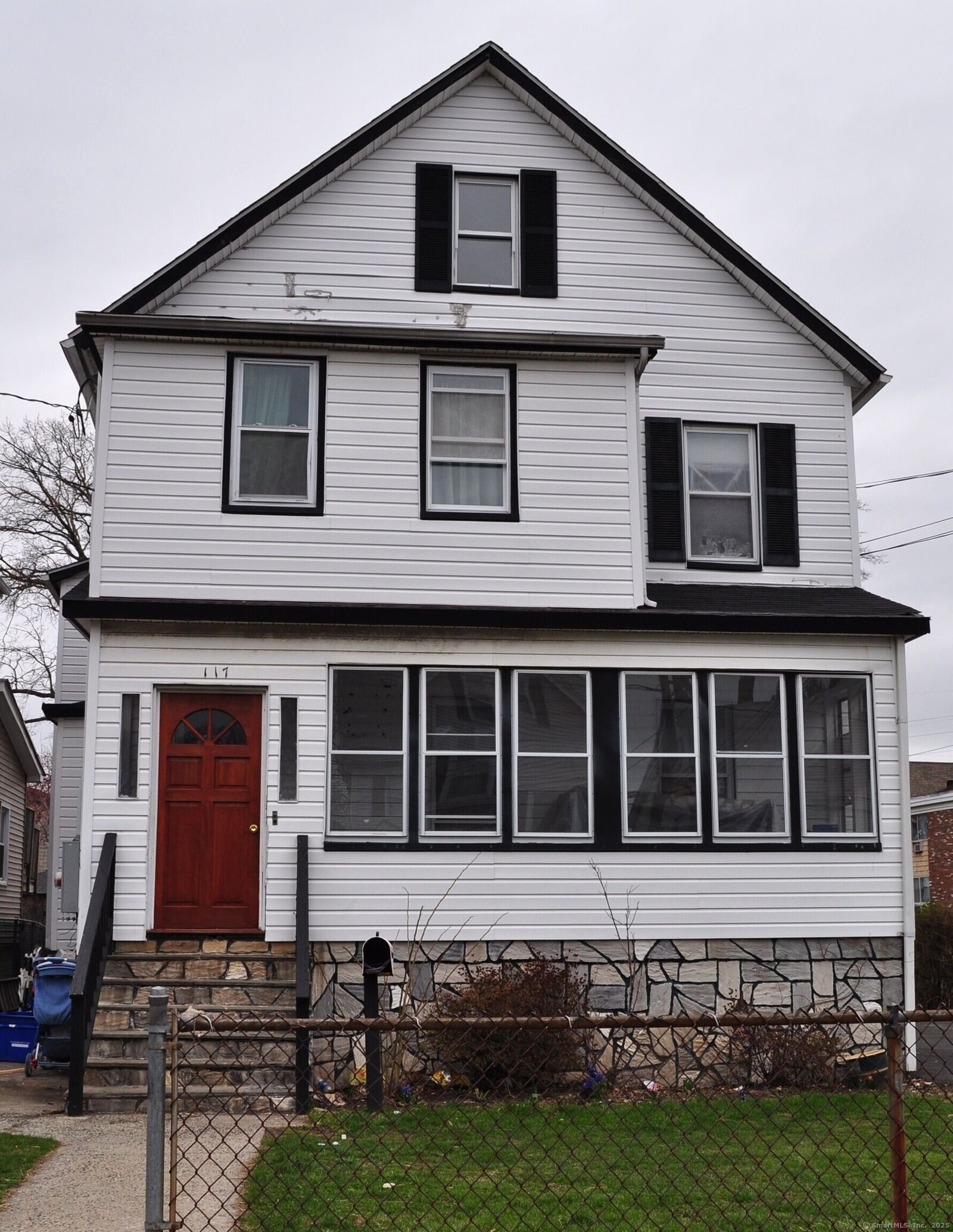 Property Photo:  117 Maple Avenue  CT 06902 