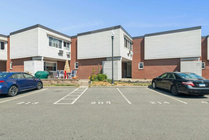 Property Photo: 204 West Walk 204 CT 06516