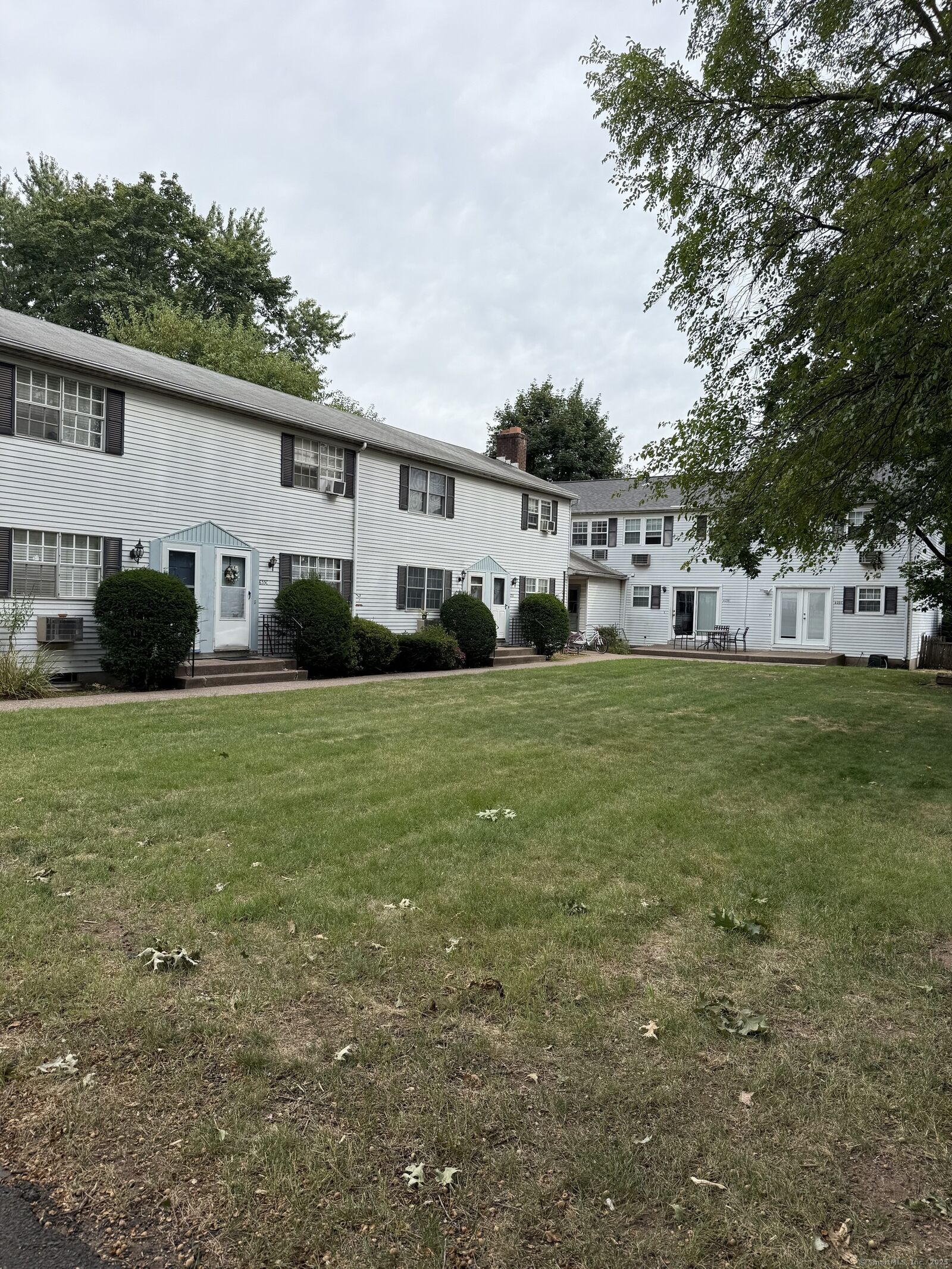 Property Photo:  633 Center Street Apt E  CT 06040 
