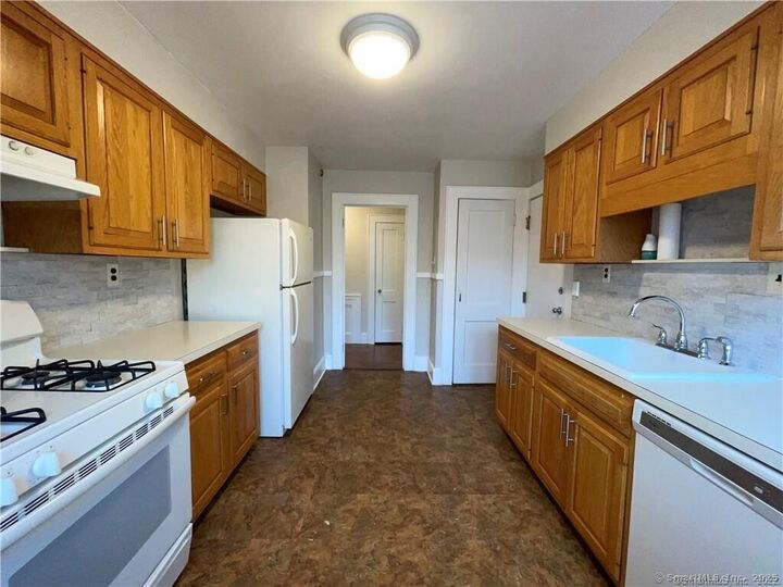 Property Photo:  59 Colonial Road 2  CT 06906 